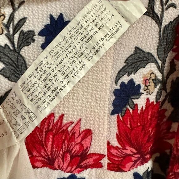 HAUTE ROUGE Short Sleeve Deep V Short Romper Ivory with Red Floral Size M - Picture 6 of 8